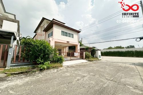 3-story detached house for sale, Chaloem Phrakiat Rama 9, Soi 28, corner house, 66 sq m., Ruenrom Village.