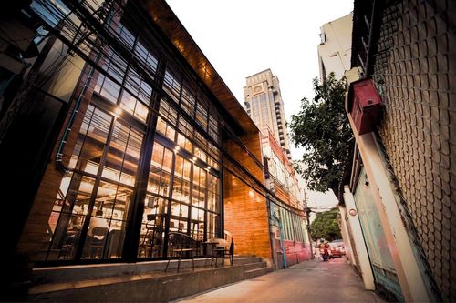 📍 Commercial Space for Rent in Prime Sathorn LocationNarathiwas Ratchanakarin Soi 4 | Only 300 meters from BTS Chong Nonsi