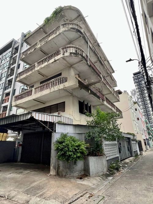 ขายอาคาร 6 ชั้น แปลงมุม ใกล้ BTS กรุงธนบุรี 100 เมตร 11 ยูนิต เพียง 1 สถานีถึง ICONSIAM เหมาะลงทุนทำโรงแรมในทำเลริเวอร์ไซด์ รองรับพาณิชยกรรม