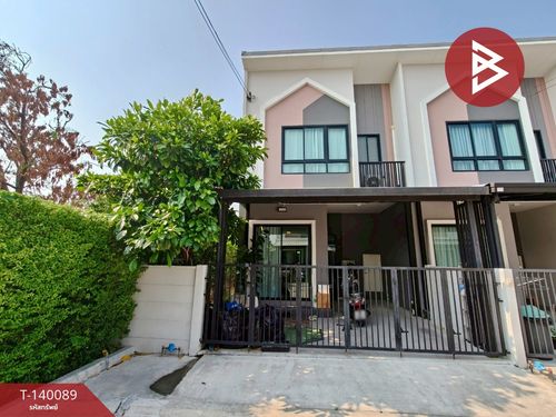 Townhouse for sale behind the edge The Tham Iconic On Nut-Motorway Project, Lat Krabang, Bangkok