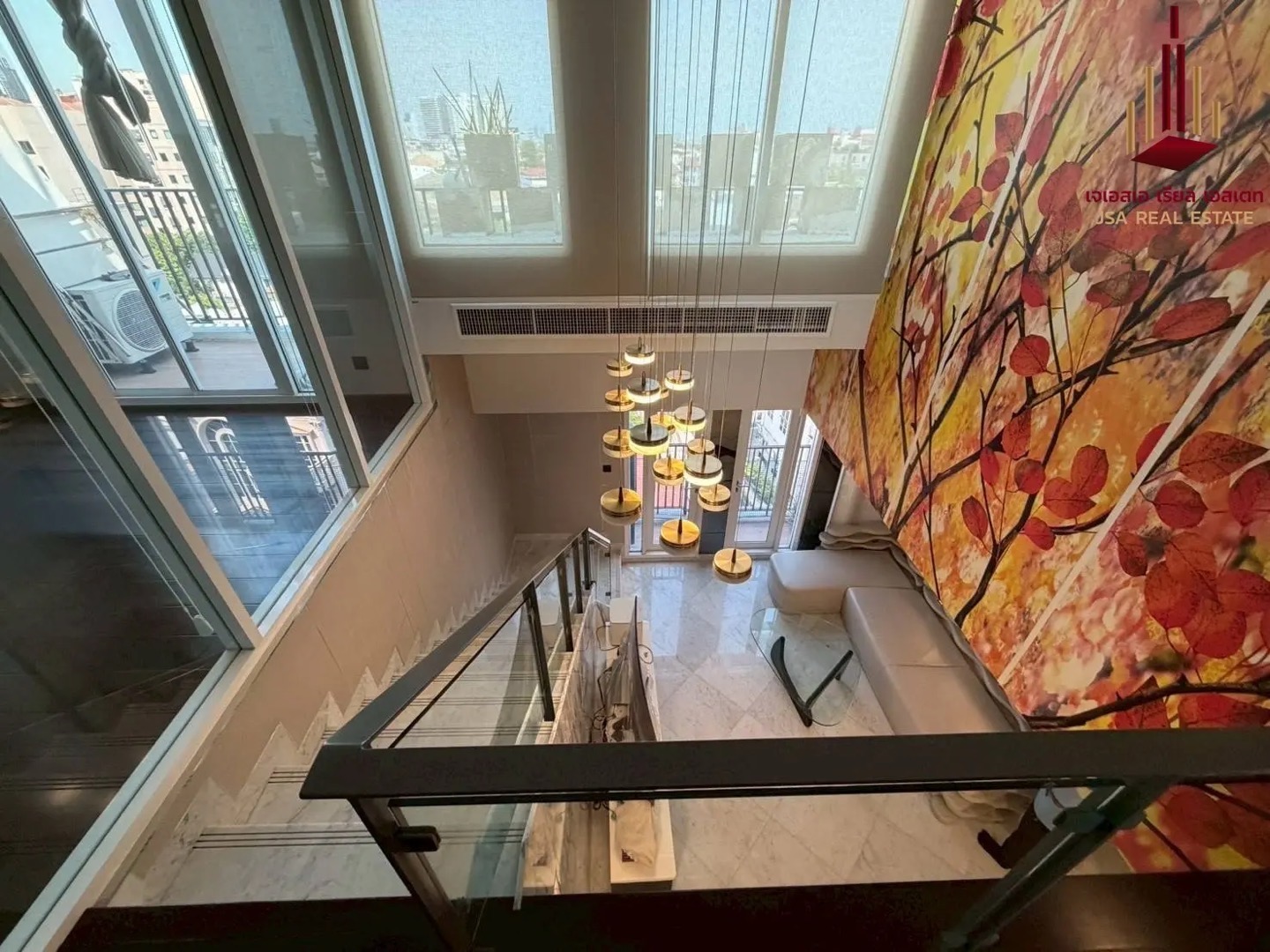Luxury Units like this don't come often 🔥 📍 Maestro Sathorn - Yenakat 🚆 near MRT Lumpini