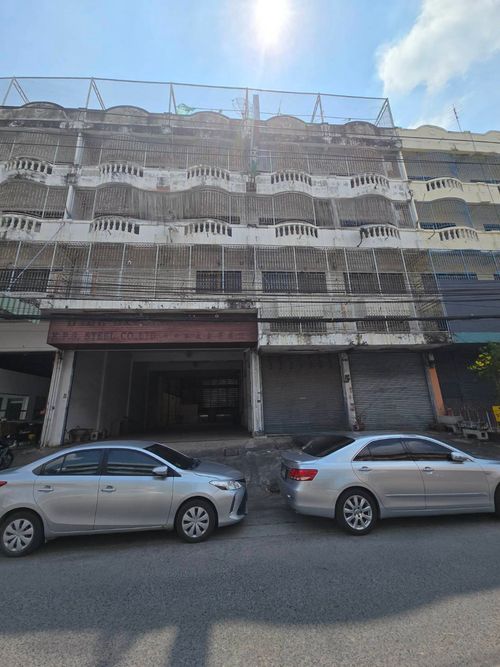 Commercial Building for Sale – 4 Connected Units on Thepharak Road (Triumph Center Area) 4.5 floor With 5-Ton Crane | Ideal for Warehouse &amp; Factory | Truck Access Available