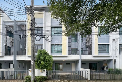 3-story townhome, Thana Cluster Ratchaphruek - Bang Phlu Station, beginning of the project, plot in front of the garden, ready to move in, near the MRT Purple Line, Bang Rak Yai Station.