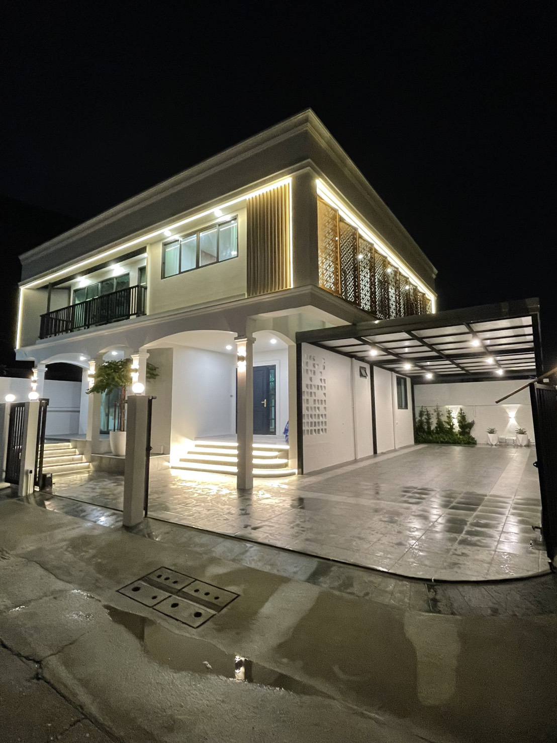 ขายบ้านเดี่ยว นวมินทร์ หลังมุม รีโนเวทใหม่ทั้งหลัง บ้านเพดานสูง ทำเลใกล้ Fashion Island