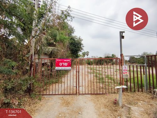 Land for sale with detached house and warehouse, area 6 rai 9 square wa, Phanat Nikhom District, Chonburi.