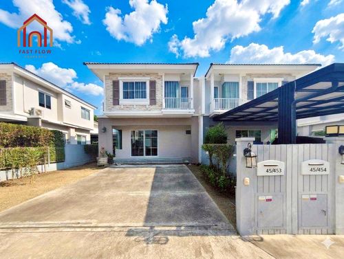 ขายบ้านแฝด 2 ชั้น โครงการ Villagio รังสิต-คลอง2 ติดคลับเฮ้าส์-ทะเลสาบ พร้อมเคาน์เตอร์ครัว มุ้งลวด ผ้าม่านทั้งหลัง BOY