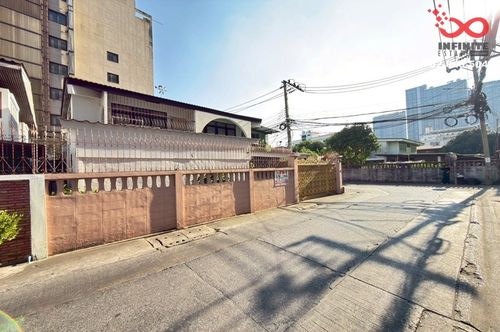 Single house for sale, Phahonyothin 24, Chatuchak, 69 sq m., 2 floors, corner house, near BTS.
