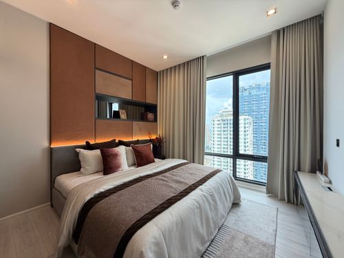 Move In for Less at The Room Phayathai 2BR, 65 SQ.M. with FREE transfer-day expenses and FREE furniture package.