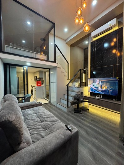 🔥For Rent Now🔥 Knightsbridge Space Ratchayothin, Duplex unit, high floor, prime location in the heart of Ratchayothin — just steps from BTS, ready to move in immediately. Everything you need in one unit.