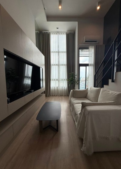 🔥For Rent Now🔥 IDEO Rama 9–Asoke, Duplex unit, 30th floor, high ceiling, 38 sq.m., near MRT Rama 9, minimalist design, fully furnished, ready to move in.