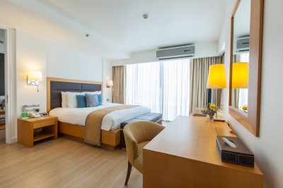 🔥Rent Now🔥 Oakwood Residence Sukhumvit 24, near BTS Phrom Phong station. Fully furnished and ready to move in.
