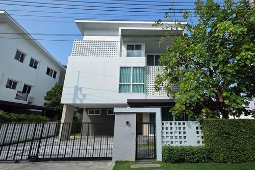 ขาย บ้านใหม่แปลงมุม บ้านเดี่ยว 3 ชั้น ตกแต่งเฟอร์นิเจอร์ครบ คุ้มที่สุดในโครงการ