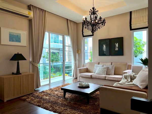 บ้านทาวน์โฮม 3ห้องนอน 4ห้องน้ำ รีโนเวทใหม่ เฟอร์นิเจอร์อย่างดี ติด ม.ธุรกิจบัณฑิตย์ 