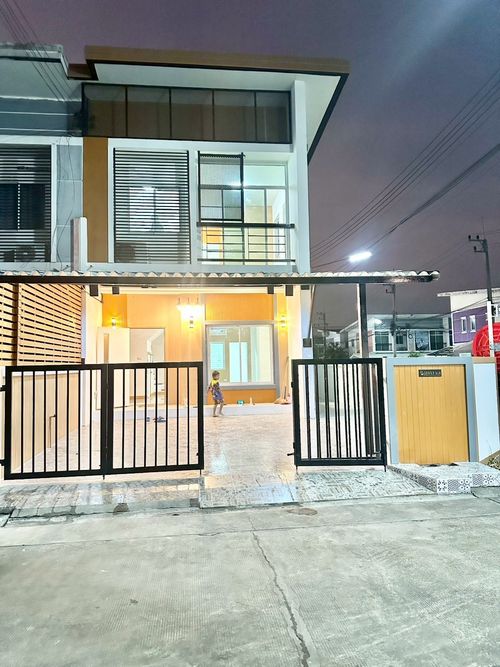 ทาวน์เฮาส์หลังมุม โซนนาป่า อมตะนคร 