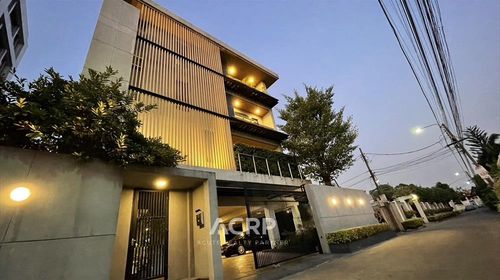 *ขาย* บ้านหรูใจกลางสุขุมวิท71, 14 ที่จอดรถ 6นอน พื้นที่ใช้สอยกว่า 1,400 ตร.ม.
