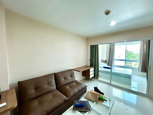 Like a Brand-New Unit – Priced Below Appraisal Value! 2-Bedroom Condo for Sale – Fully Renovated with Brand-New Appliances The Kump Condominium H Soi Rong Rab Jamnam (Pawn Shop Alley), Sukhumvit Road