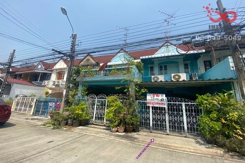 2-story townhouse for sale, Yensuk Village, Lat Phrao 87, Intersection 8, near Ekkamai-Ramindra Expressway.
