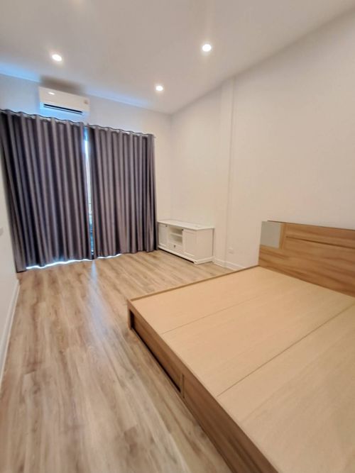 Good location next to the main road! Townhome for rent, Verve Phetkasem 81, near malls and schools, 25,000/month.