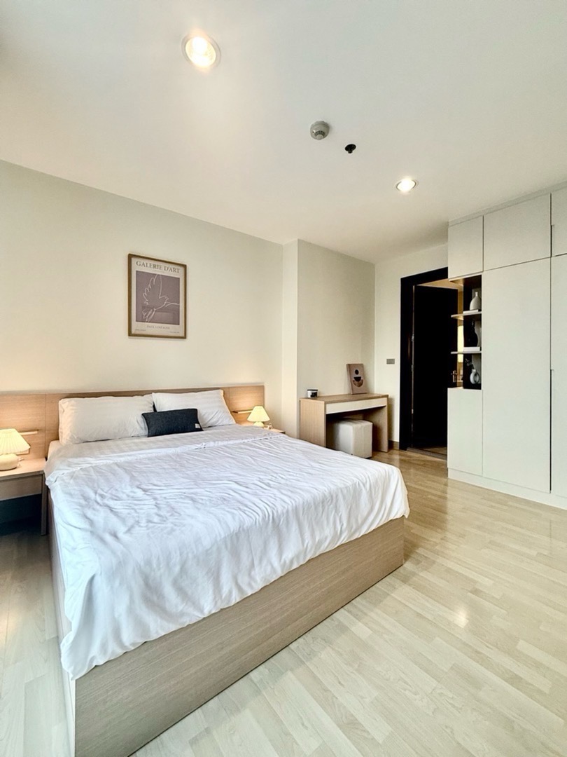 🏢 Rhythm Ratchada 👫
✨ ห้องใหญ่ 46 ตร.ม. อยู่สบาย | 🚆 ใกล้ MRT รัชดา 0 m. | 🌃 ชั้นสูง วิวสวย พร้อมอยู่ | 💰 Rental 22,000 บาท