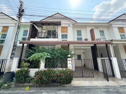 For rent, 2-story townhouse, Thippiman Village, waterfront house, beautiful house, fully furnished, ready to move in, good location, near Central Westgate, near MRT Khlong Bang Phai 850 meters.
