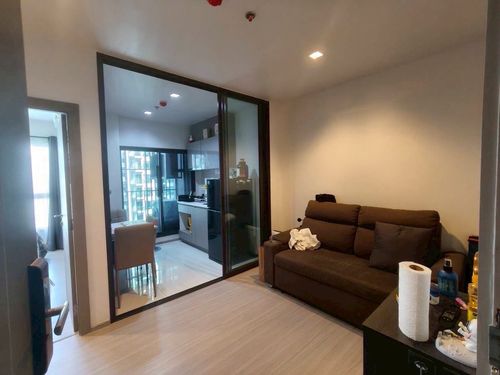 📍 Top location in the heart of Rama 9Close to everything that you can live with. Dont have to think too much.🛏 1 Bed | 1 Bath (shower) 📐 33 sq m.📞Phat 064-642-8664