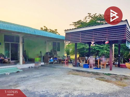 Single house for sale with land, area 1 rai 3 ngan, Ban Pong, Ratchaburi, good location next to the road.