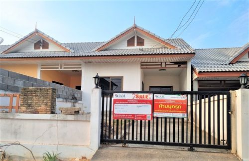 Urgent sale townhouse, Phutawan Village, Soi 10, Hua Hin Road - Huai Phak Reservoir (Highway 3218), Prachuap Khiri Khan, good condition, economical price.
