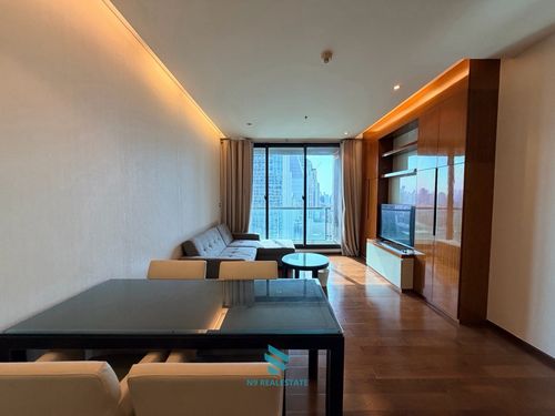 2 bedrooms, high floor, BTS Phrom Phong view, rent 52,000 baht/month, the address Sukhumvit 28