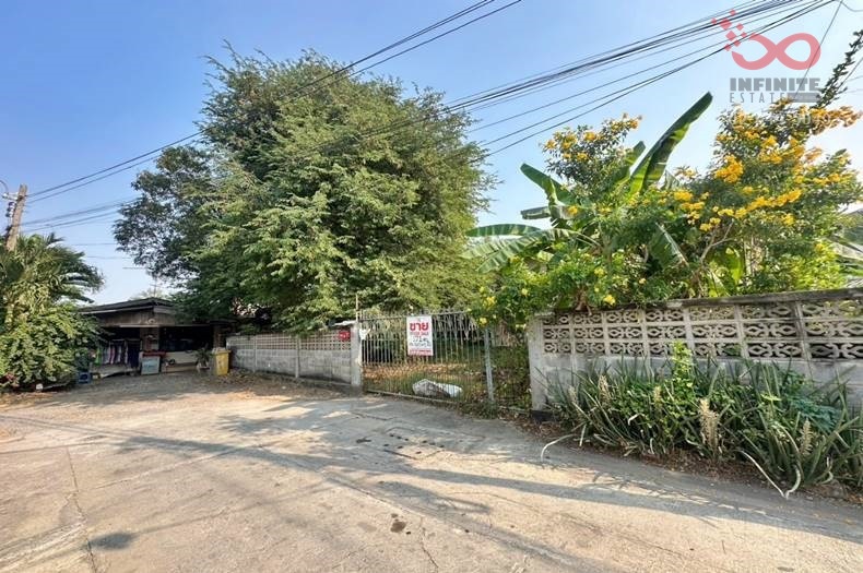 Land for sale, 171 sq m, Phahonyothin 54, Ruamjai Samakkhi 3, with buildings, near BTS Saphan Mai.