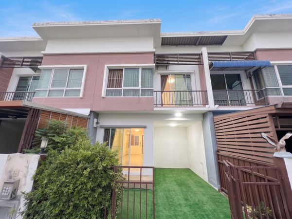 2-story townhome for sale, good price, only 1.49 million, Wongwaen-Lam Luk Ka, Khlong 4