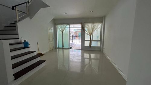 Home office next to MRT Yellow Line / 4 bedrooms, 4 bathrooms / 40,000