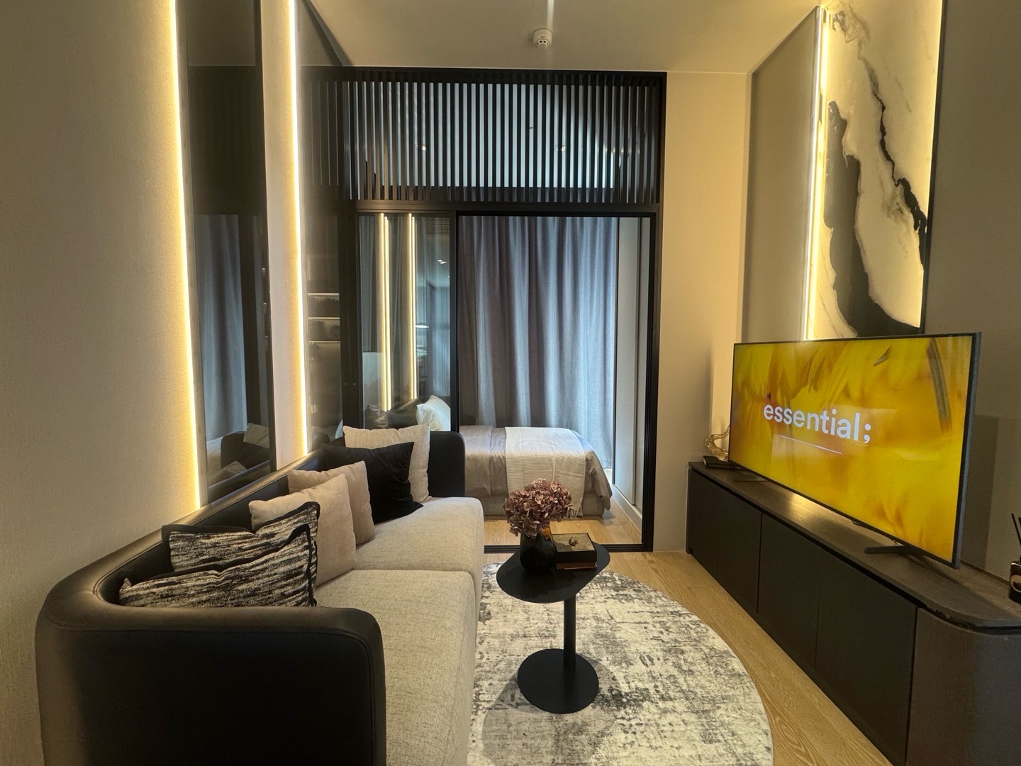 ✨ Ashton Silom A rare freehold luxury condo on Silom Road — one of Bangkok’s most valuable CBD locations.
🛏 2 Bed 📏 49.11 sq.m. 10.99mb.
📞Phat 064-642-8664