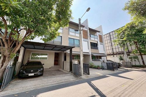 3-story townhome for sale, Private Nirvana Life Exclusive, Nawamin 111 - Pradit Manutham, near the expressway.