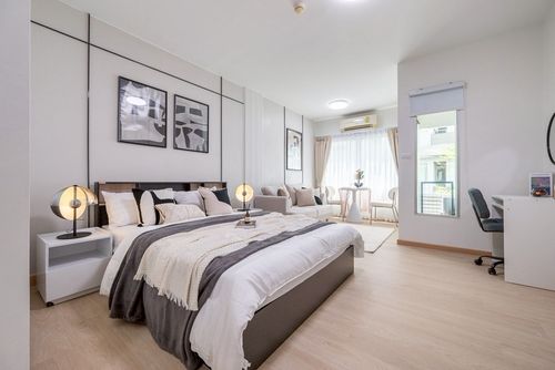 Condo for sale, beautiful room, swimming pool view 🔥 A Space Sukhumvit 77 A Space Sukhumvit 77, complete with furniture and electrical appliances ✅ near BTS On Nut Station