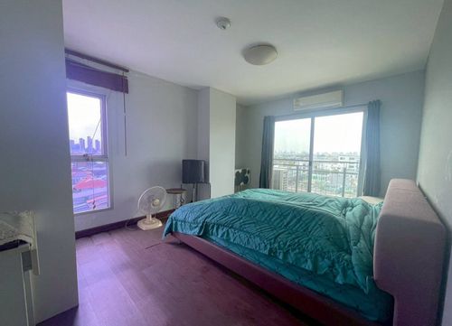 Corner Unit with 180° Panoramic View!! The Escape Condominium, 45.14 sq.m., Only 5 mins to MRT Suan Luang Rama IX & Seacon Square!!