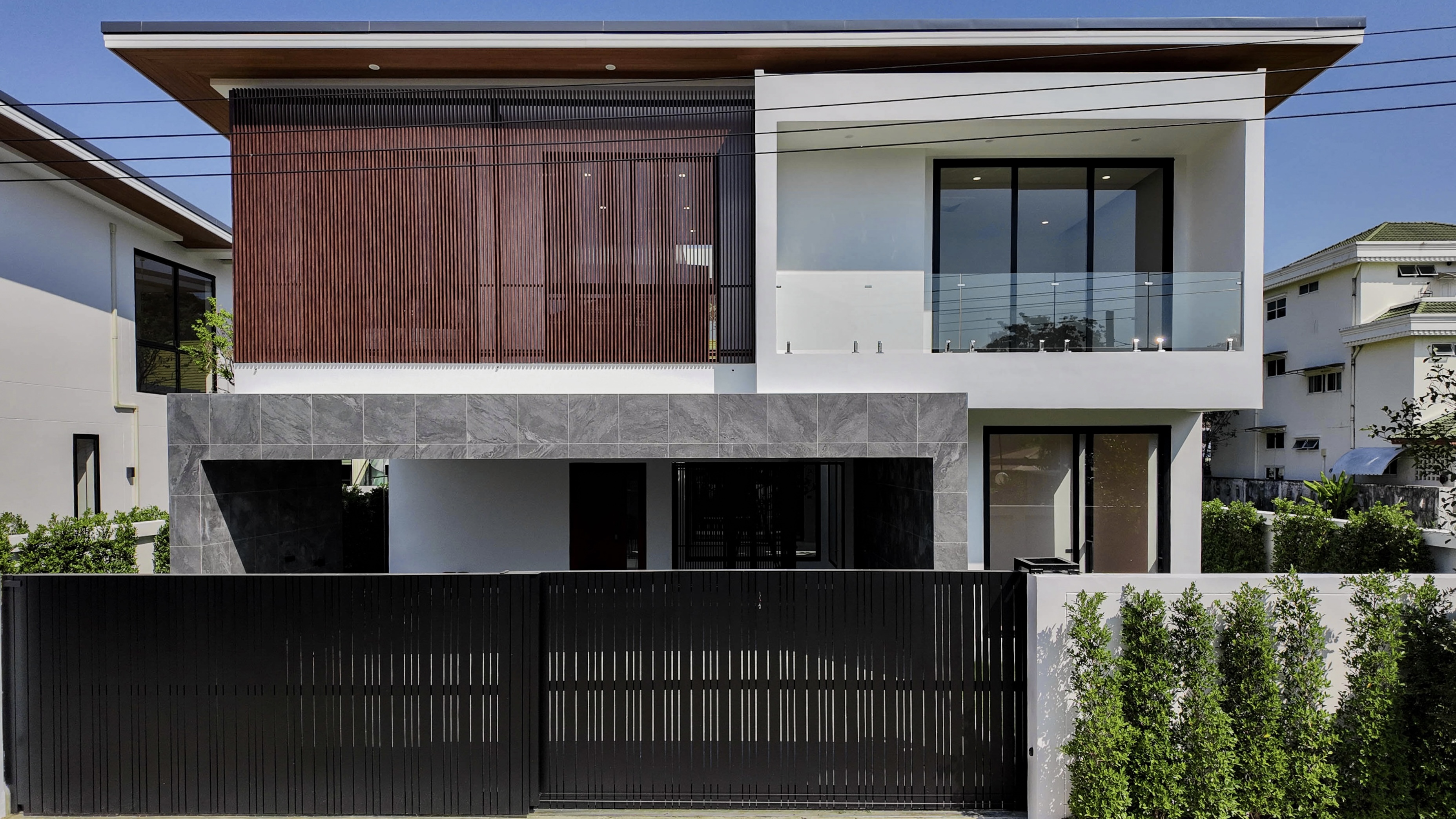 Luxury detached house for sale, Eden Project, Prawet-Chalerm Prakiat, large space 416 sq m, 4 bedrooms, near Suvarnabhumi and the motorway.