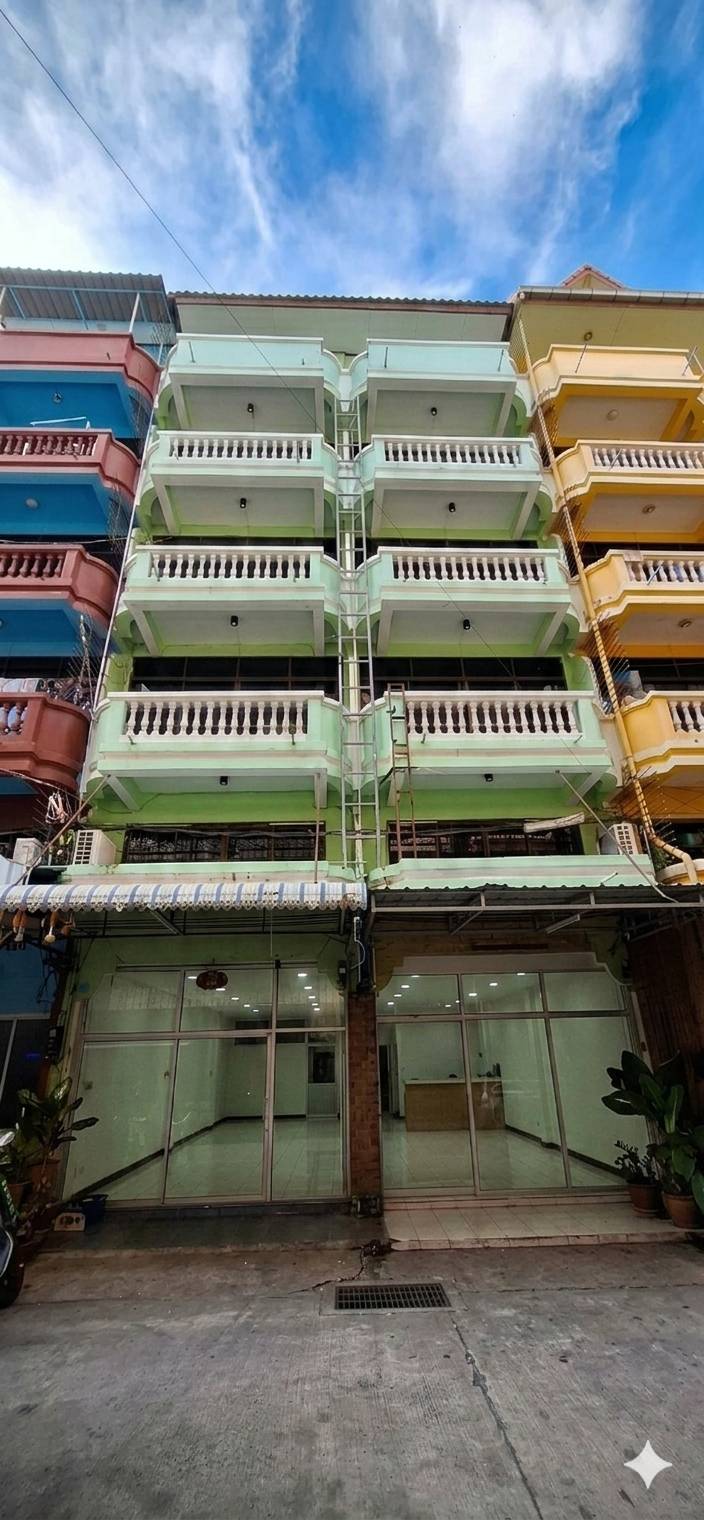 ขายตึกแถว 4 ชั้น 2 คูหา หาดจอมเทียน เดินถึงทะเล150เมตร 