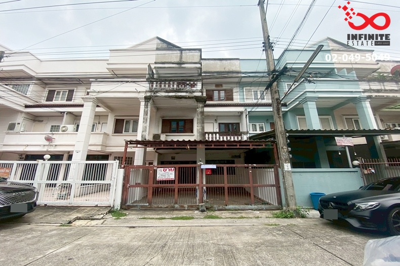 3-story townhouse for sale, Ramintra 34 (Soi Yuyen), Sahachok Village, near the BTS - expressway.