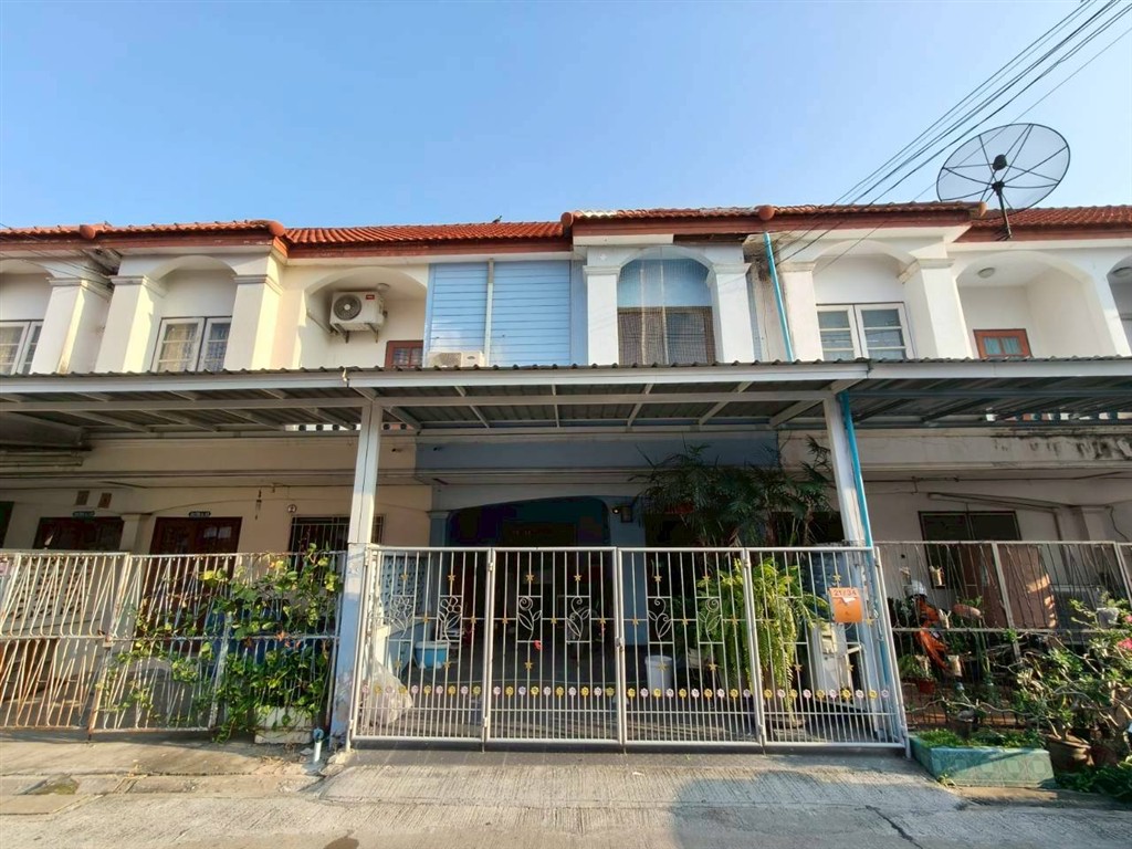 Townhouse, 2 floors, 18.3 sq m, Saithip Village, Soi Iyara 10, Khlong Luang Road, Soi Iyara 10, Khlong Luang, Pathum Thani.