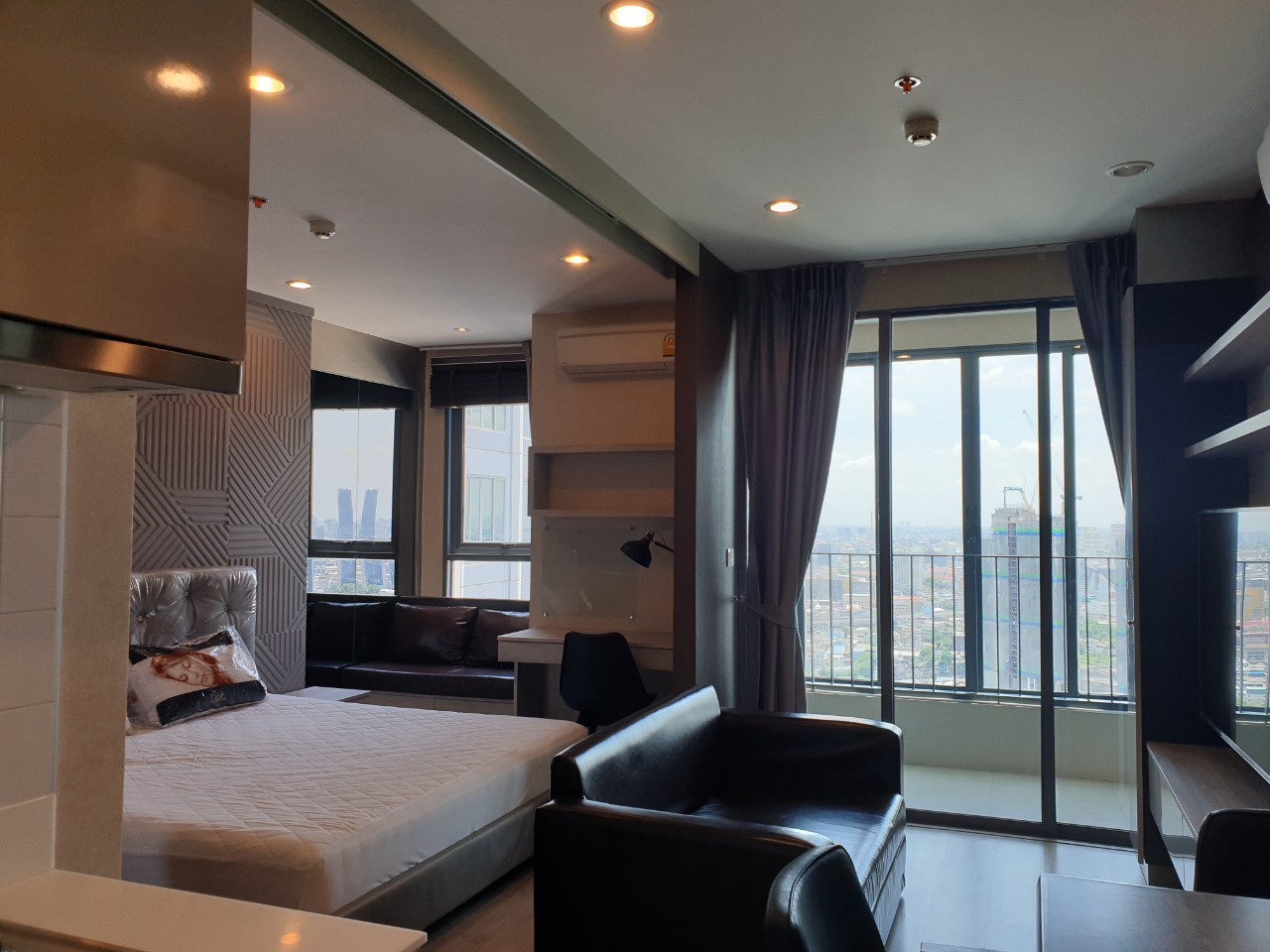 🔥For Rent Now🔥 IDEO Q CHULA-SAMYAN, near MRT Samyan. Fully furnished, ready to move in. Premium condo in the heart of Chulalongkorn University area.