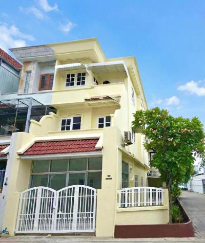 ขายทาวน์โฮม 3 ชั้น โชคชัย 4 ซอย 72 ห้องมุม ลาดพร้าว เขต ลาดพร้าว กรุงเทพ CX-150115
