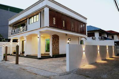 ขายบ้านเดี่ยวหลังมุม ซอยนวมินทร์ 127  ห้องมุม รีโนเวทใหม่ นวลจันทร์ เขต บึงกุ่ม กรุงเทพ CX-151119