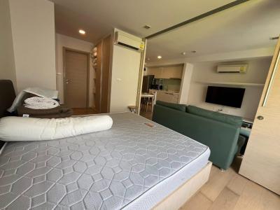 (S020002) Liv@49  (Sukhumvit 49)