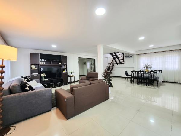 House for Rent 6 Bedrooms 380 sq.m. on 70 sq.wah Land 80,000 THB per Month 🏡