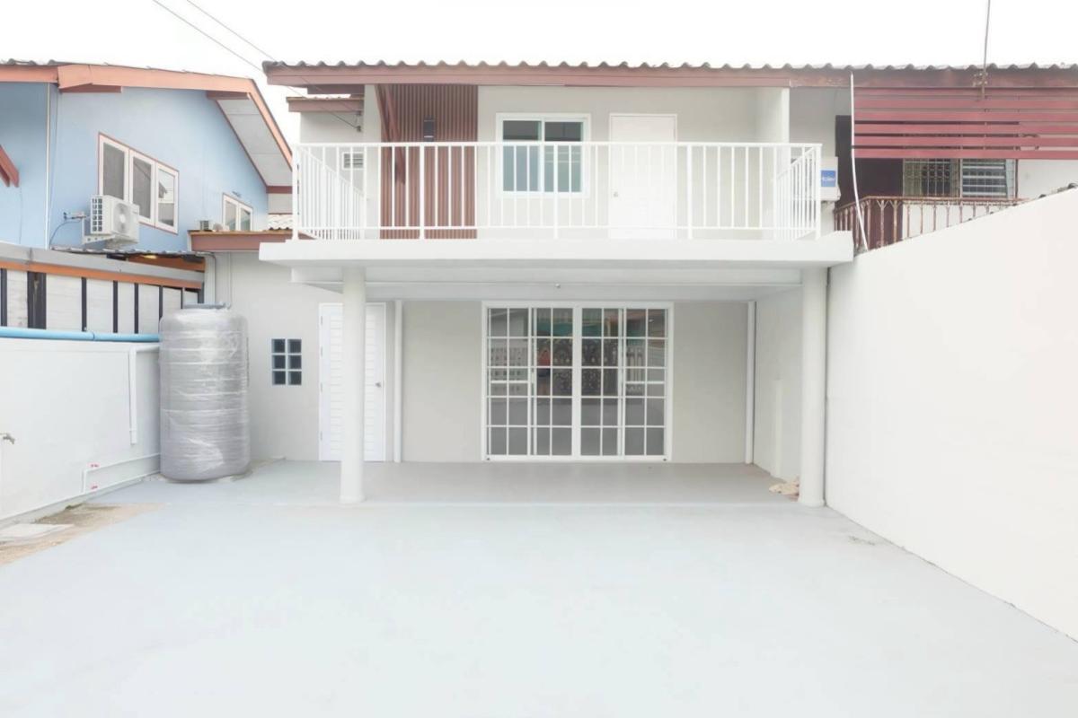 For Sale Townhouse/Townhome , Pincharoen 3 , wide frontage , newly renovated , Si Kan , Don Mueang , Bangkok , CX-150818 For Sale Townhouse/Townhome , Pincharoen 3 , wide frontage , newly renovated , Si Kan , Don Mueang , Bangkok , CX-150818