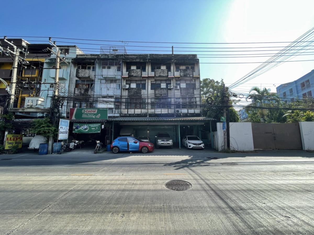 For Sale Three-story commercial buildings for sale, located next to each other, 950 meters from BTS Samrong station. , corner unit , Samrong Nuea , Mueang Samut Prakan , Samut Prakarn , CX-152933 For Sale Three-story commercial buildings for sale, located next to each other, 950 meters from BTS Samrong station. , corner unit , Samrong Nuea , Mueang Samut Prakan , Samut Prakarn , CX-152933