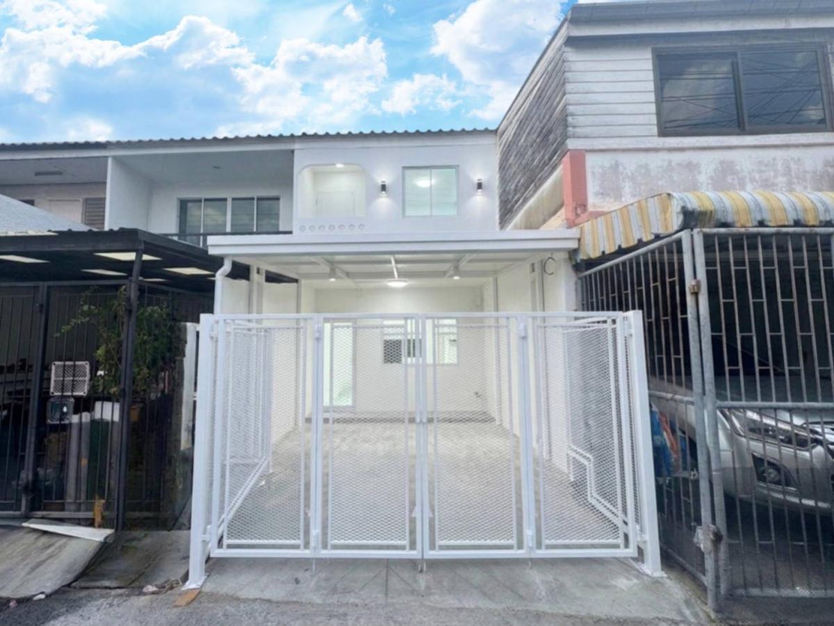 ขายทาวน์เฮ้าส์/ทาวน์โฮม บ้าน บก.ทหารสูงสุด รีโนเวทใหม่ รามอินทรา เขต คันนายาว กรุงเทพ CX-155549 ขายทาวน์เฮ้าส์/ทาวน์โฮม บ้าน บก.ทหารสูงสุด รีโนเวทใหม่ รามอินทรา เขต คันนายาว กรุงเทพ CX-155549