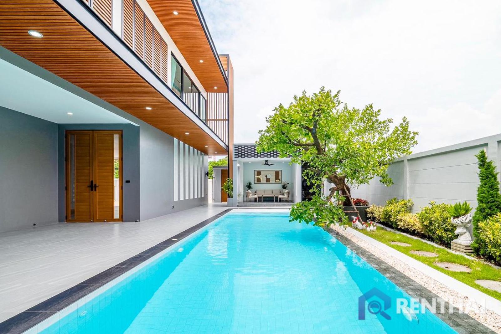 Luxury 5-Bedroom Villa near Mabprachan Lake, Pattaya Luxury 5-Bedroom Villa near Mabprachan Lake, Pattaya
