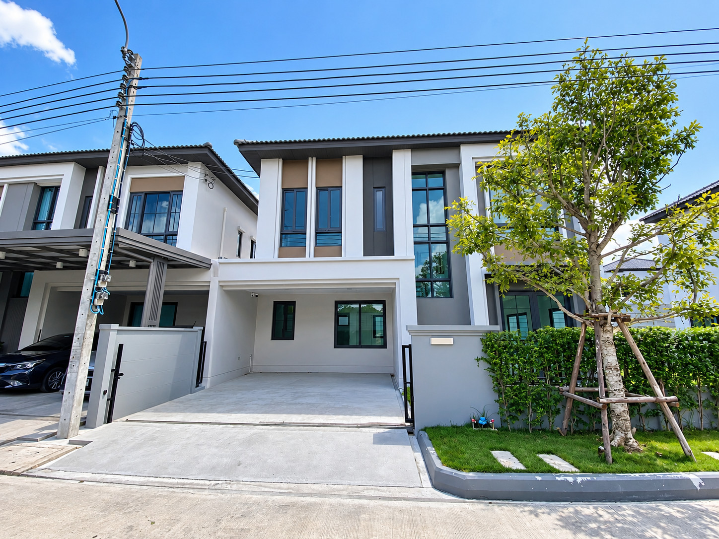 ขายบ้านแฝด Baan Klang Muang The Edition ศรีนครินทร์–สวนหลวง | บ้านใหม่ พื้นที่ใหญ่ 52 ตร.ว. ใกล้ Mega Bangna เพียง 10 นาที ขายบ้านแฝด Baan Klang Muang The Edition ศรีนครินทร์–สวนหลวง | บ้านใหม่ พื้นที่ใหญ่ 52 ตร.ว. ใกล้ Mega Bangna เพียง 10 นาที