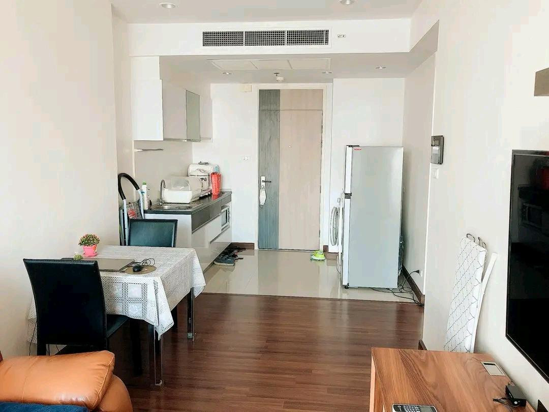 69 05 488
ขายคอนโด Supalai Lite Sathorn – Charoenrat

